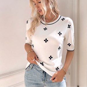 Beige Preppy Women’s Allover Floral Pattern Knit Top Striped Trim size 8/10